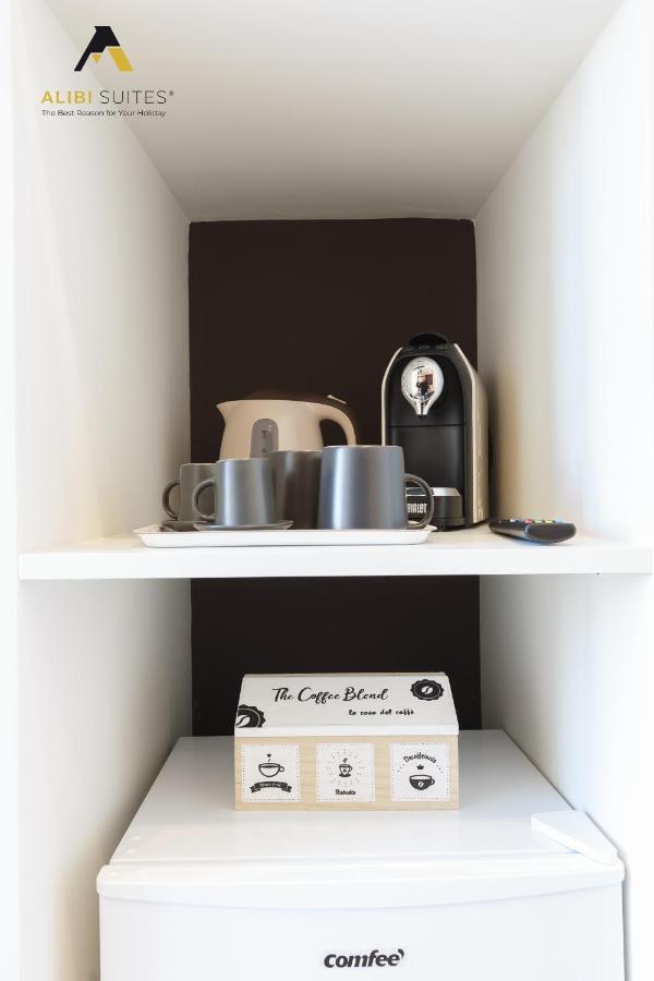 Alibi Suites Suite Museum: Gioiello Con Vista Sul Museo Archeologico Nazionale, Letto E Doccia Con Cromoterapia, Smart Tv, Wifi E A/C 루보디풀리아 외부 사진