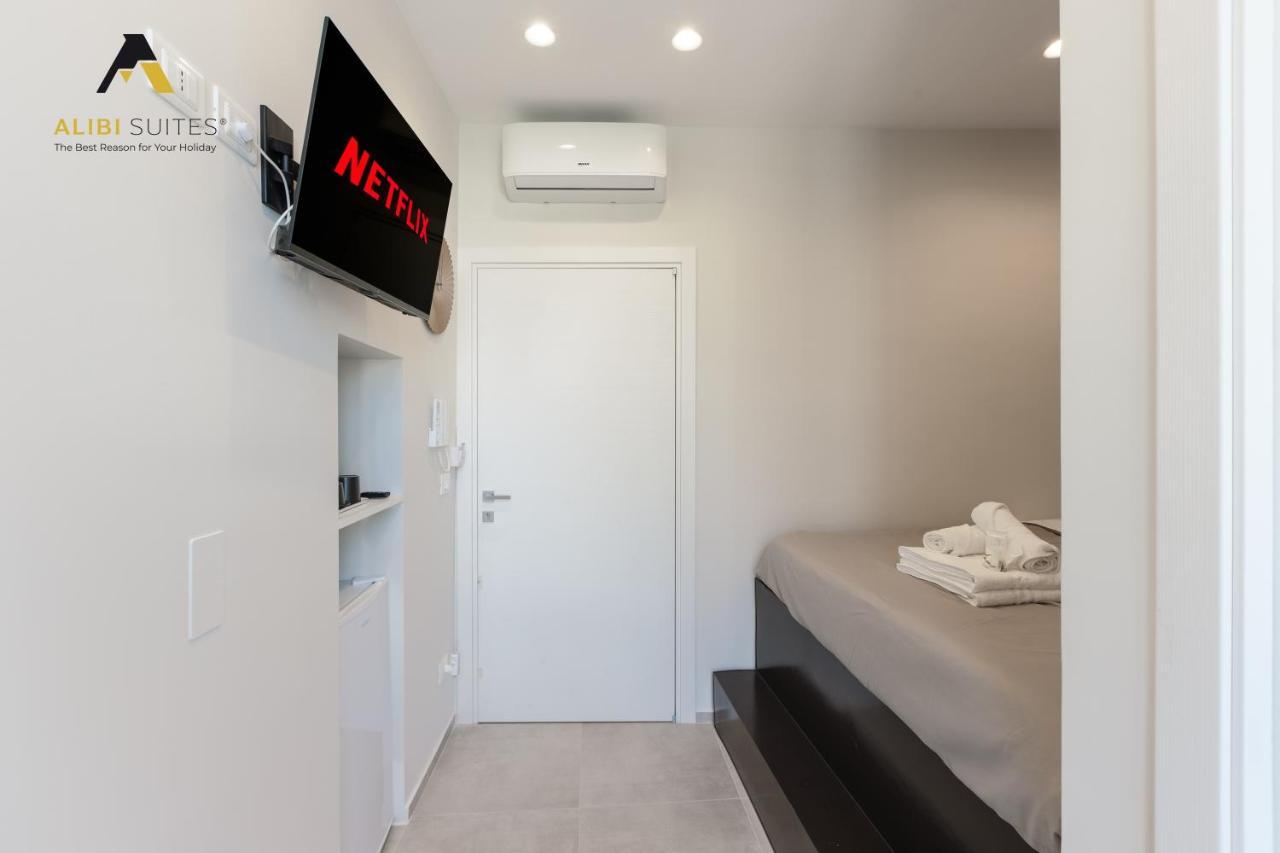 Alibi Suites Suite Museum: Gioiello Con Vista Sul Museo Archeologico Nazionale, Letto E Doccia Con Cromoterapia, Smart Tv, Wifi E A/C 루보디풀리아 외부 사진