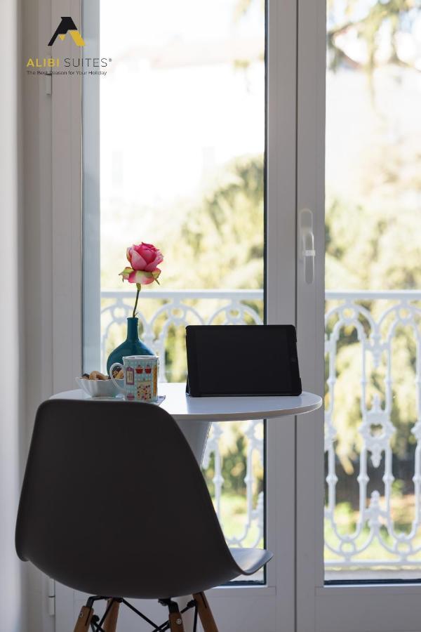 Alibi Suites Suite Museum: Gioiello Con Vista Sul Museo Archeologico Nazionale, Letto E Doccia Con Cromoterapia, Smart Tv, Wifi E A/C 루보디풀리아 외부 사진