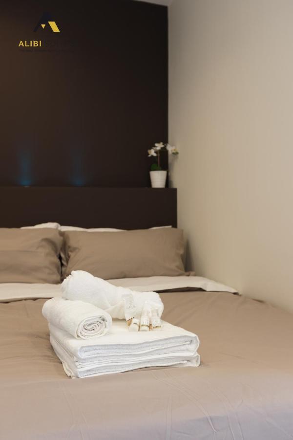 Alibi Suites Suite Museum: Gioiello Con Vista Sul Museo Archeologico Nazionale, Letto E Doccia Con Cromoterapia, Smart Tv, Wifi E A/C 루보디풀리아 외부 사진