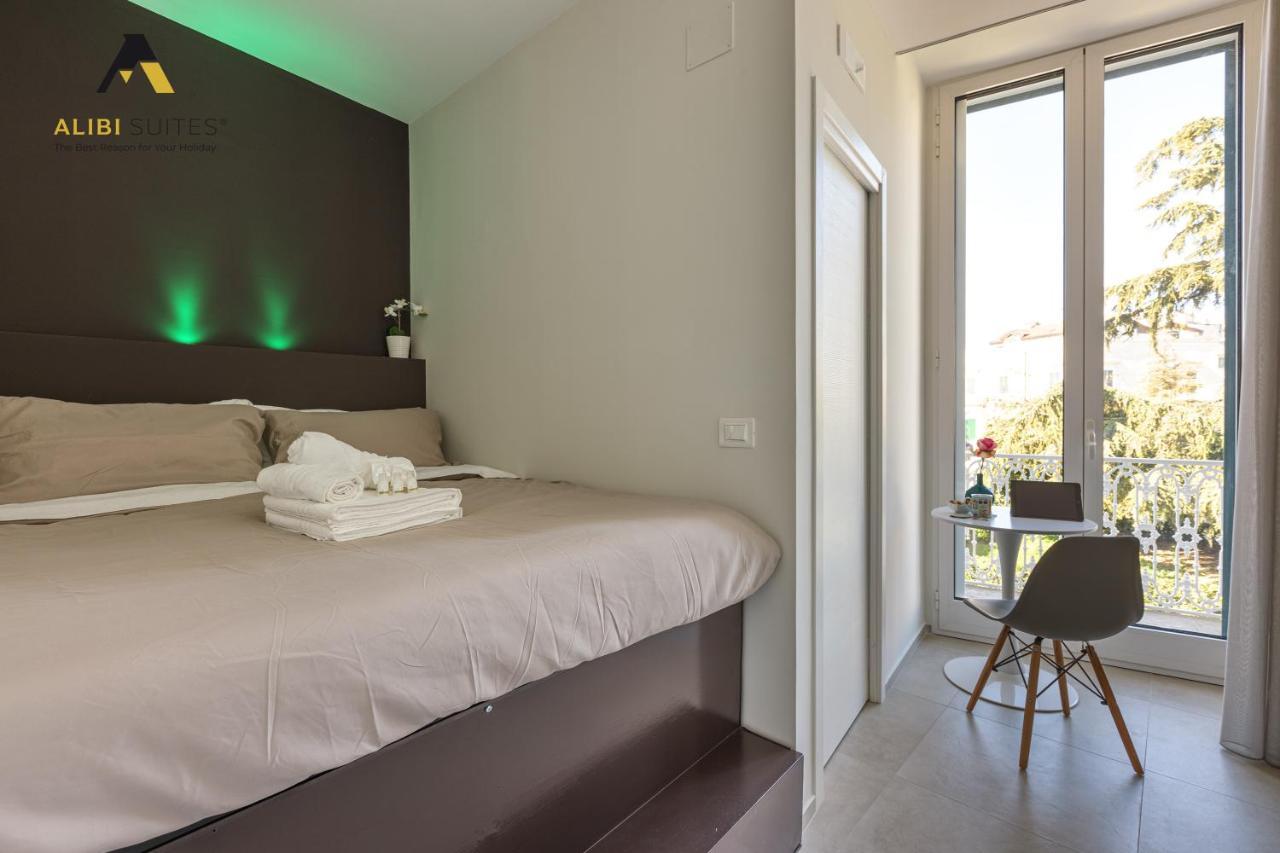 Alibi Suites Suite Museum: Gioiello Con Vista Sul Museo Archeologico Nazionale, Letto E Doccia Con Cromoterapia, Smart Tv, Wifi E A/C 루보디풀리아 외부 사진