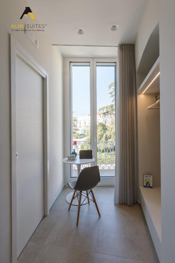 Alibi Suites Suite Museum: Gioiello Con Vista Sul Museo Archeologico Nazionale, Letto E Doccia Con Cromoterapia, Smart Tv, Wifi E A/C 루보디풀리아 외부 사진