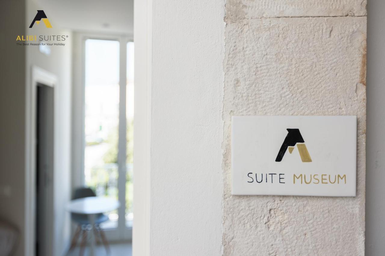 Alibi Suites Suite Museum: Gioiello Con Vista Sul Museo Archeologico Nazionale, Letto E Doccia Con Cromoterapia, Smart Tv, Wifi E A/C 루보디풀리아 외부 사진