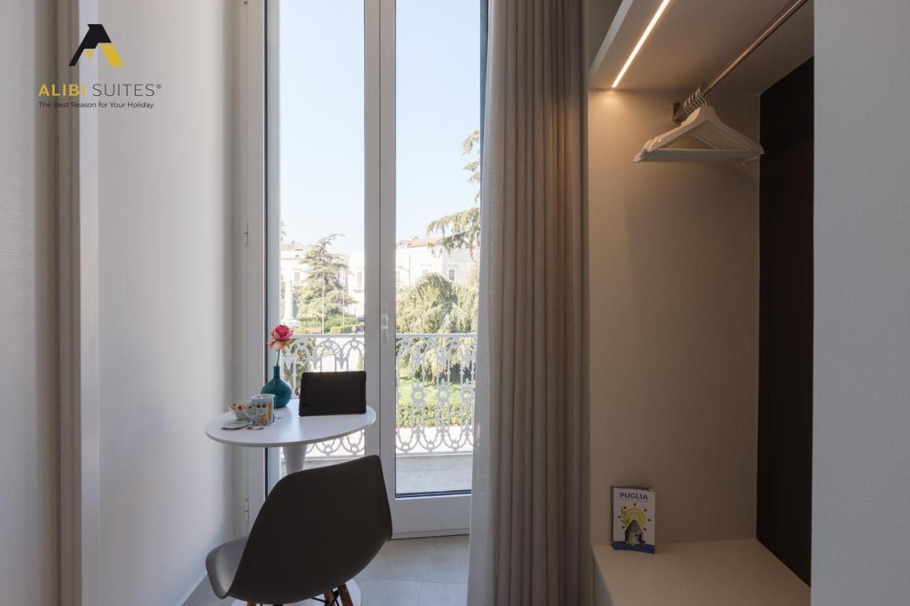 Alibi Suites Suite Museum: Gioiello Con Vista Sul Museo Archeologico Nazionale, Letto E Doccia Con Cromoterapia, Smart Tv, Wifi E A/C 루보디풀리아 외부 사진