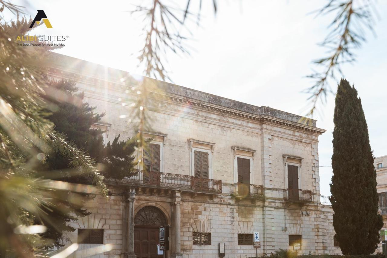 Alibi Suites Suite Museum: Gioiello Con Vista Sul Museo Archeologico Nazionale, Letto E Doccia Con Cromoterapia, Smart Tv, Wifi E A/C 루보디풀리아 외부 사진