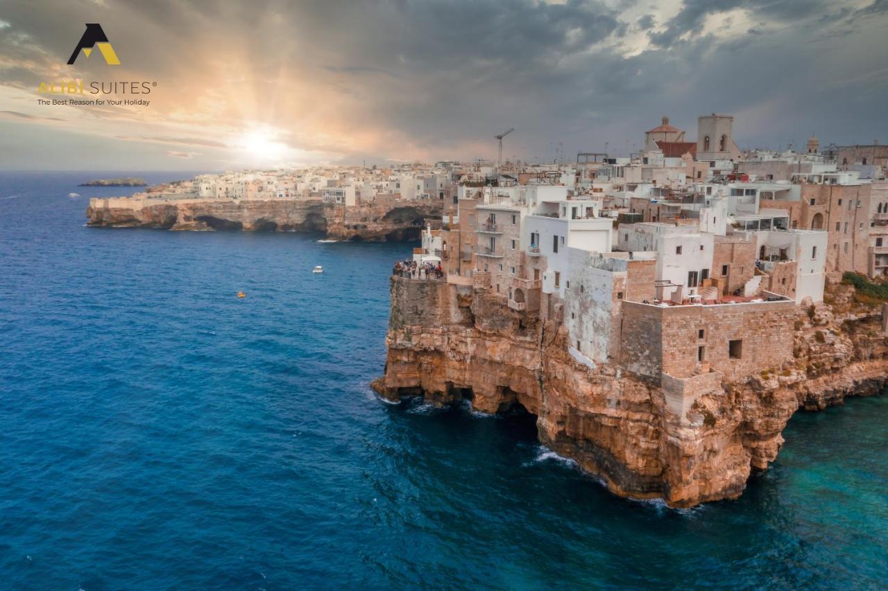 Alibi Suites Suite Museum: Gioiello Con Vista Sul Museo Archeologico Nazionale, Letto E Doccia Con Cromoterapia, Smart Tv, Wifi E A/C 루보디풀리아 외부 사진