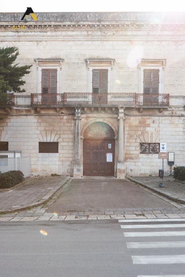 Alibi Suites Suite Museum: Gioiello Con Vista Sul Museo Archeologico Nazionale, Letto E Doccia Con Cromoterapia, Smart Tv, Wifi E A/C 루보디풀리아 외부 사진