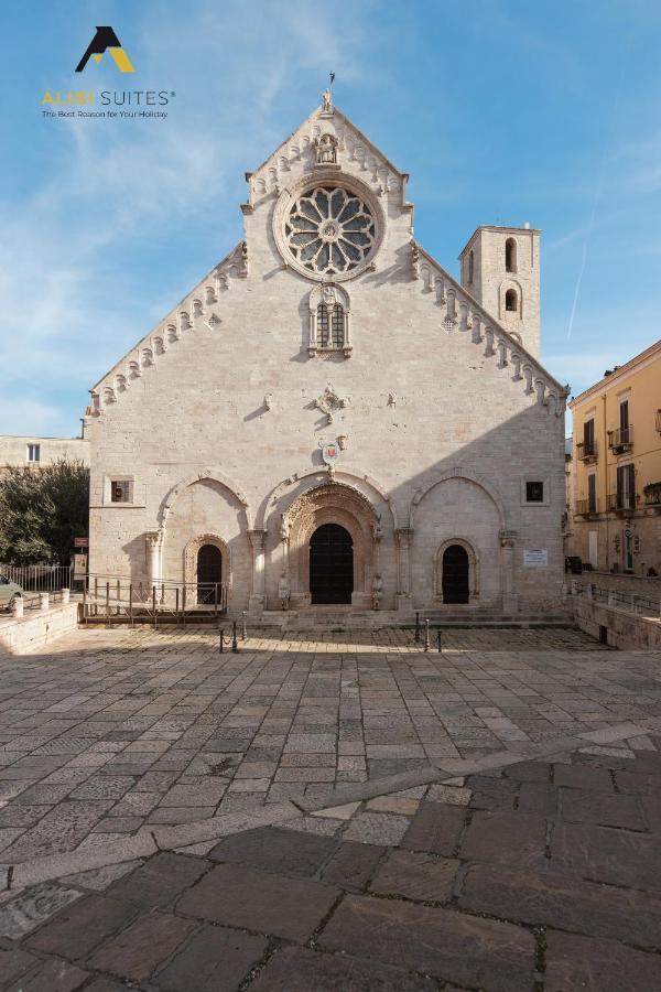 Alibi Suites Suite Museum: Gioiello Con Vista Sul Museo Archeologico Nazionale, Letto E Doccia Con Cromoterapia, Smart Tv, Wifi E A/C 루보디풀리아 외부 사진